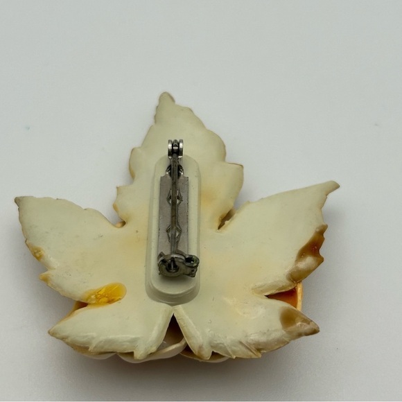 Vintage Beige Cream Textured Roses with Leaves Brooch Statement Unique Rare - Picture 4 of 5